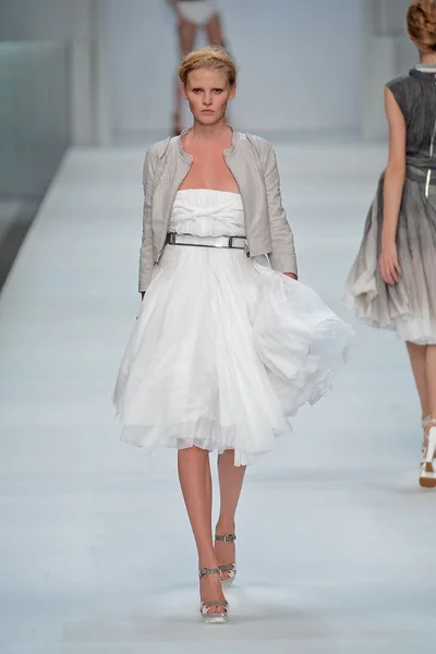 Look 12